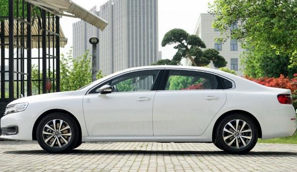 雪鐵龍C6新增車(chē)型上市，安全性能進(jìn)一步提高（內(nèi)飾簡(jiǎn)約）