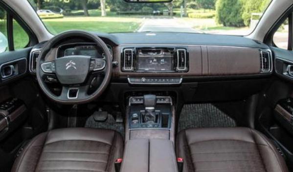 雪鐵龍C6新增車(chē)型上市，安全性能進(jìn)一步提高（內(nèi)飾簡(jiǎn)約）