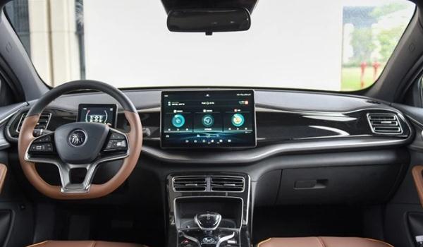 比亞迪秦PLUS DM-i上市，3.8升超低油耗（人人都能消費得起）