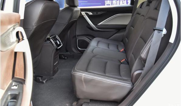 楓葉汽車楓葉80V上市，汽車行業(yè)新秀（具備可充可換電的能力）