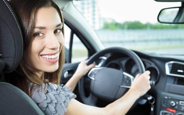 自動(dòng)擋汽車(chē)的正確駕駛步驟 自動(dòng)擋車(chē)怎么開(kāi)