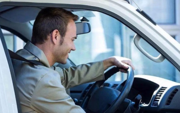 自動(dòng)擋汽車(chē)的正確駕駛步驟 自動(dòng)擋車(chē)怎么開(kāi)