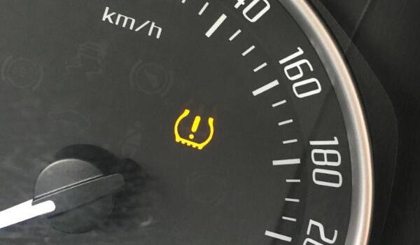 油耗增加影響制動 胎壓故障燈知多少