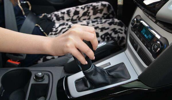 解放踩離合的左腳換擋的右手 手動擋和自動擋哪個好