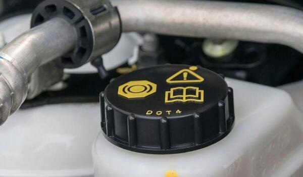 粘性好凝固點(diǎn)低沸點(diǎn)高是基本要求 剎車油多長(zhǎng)時(shí)間更換一次