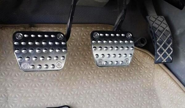 抬快抬慢接合時間長還是短 離合器的正確踩法