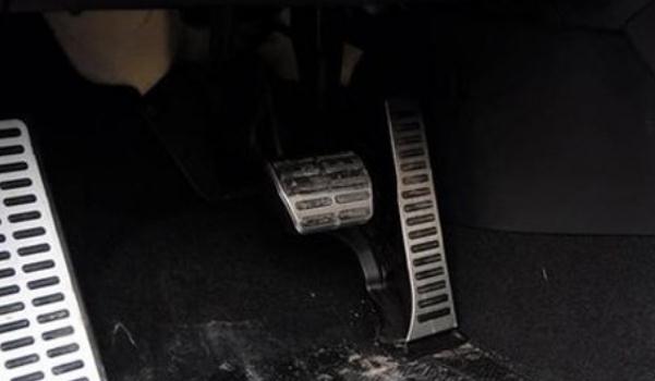 剎車輔助(EBA/BAS/BA)，防止追尾事故（安全駕駛很重要）