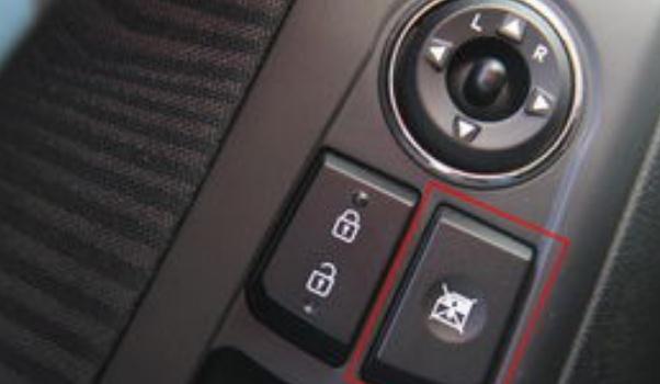 車速感應(yīng)自動上鎖，防止突然打開車門的危險（感應(yīng)開關(guān)）