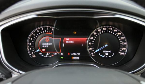 自動泊車入位，方便實用（不用擔心停車技術(shù)了）