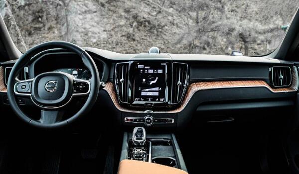 自動(dòng)剎車躲避識(shí)別安全性超好 沃爾沃xc60價(jià)格