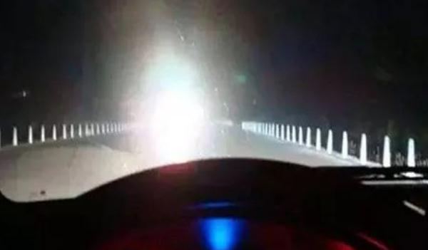 什么是遠光燈，正確使用遠光燈（文明駕車）
