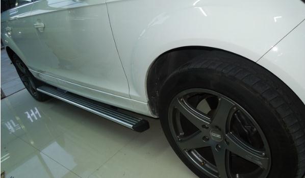 什么是車側(cè)腳踏板，方便乘車上下（電動踏板是高端車型的配置）