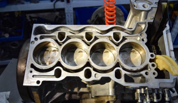 奧迪a4l什么發(fā)動機(jī)型號 2.0T直列四缸渦輪增壓發(fā)動機(jī)