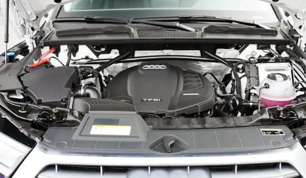 奧迪q5l什么地方加玻璃水 引擎艙左上角藍色瓶蓋