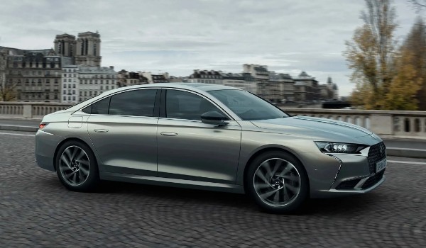 ds9幾個氣囊 6個安全氣囊(內(nèi)部裝有氮氣)