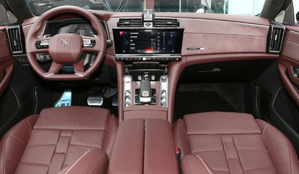 ds9幾個氣囊 6個安全氣囊(內(nèi)部裝有氮氣)