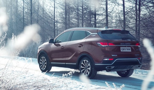東南dx7這款車怎么樣 搭載1.5T四缸發(fā)動(dòng)機(jī)(車身長(zhǎng)達(dá)4.5米)