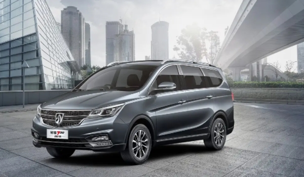 2021款寶駿730怎么樣 搭載1.5L和1.5T四缸發(fā)動機（百公里油耗實測最高10L）