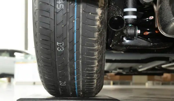 日產軒逸輪胎規(guī)格型號多少 輪胎型號為215/50 r17