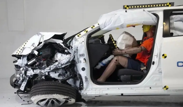 卡羅拉安全氣囊有幾個 標(biāo)配八個安全氣囊（同級安全配置最高）