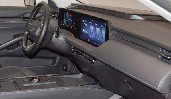 福特蒙迪歐空調濾芯在什么位置 在副駕駛手套箱的內側