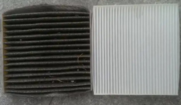 凱美瑞空調(diào)濾芯在什么地方 在副駕駛手套箱的內(nèi)側(cè)