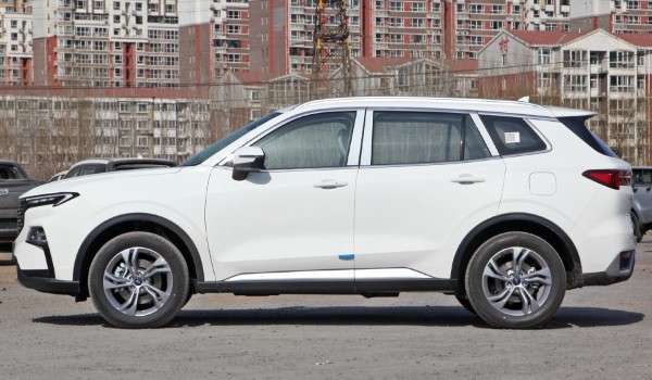 福特領(lǐng)睿哪個(gè)顏色好看 珍珠白耐看(緋砂紅辨識度高)