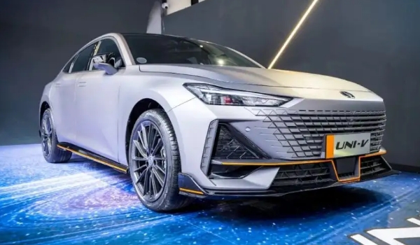 長(zhǎng)安uni-v百公里油耗多少 綜合百公里油耗6.2L（實(shí)測(cè)百公里油耗為8.71L）