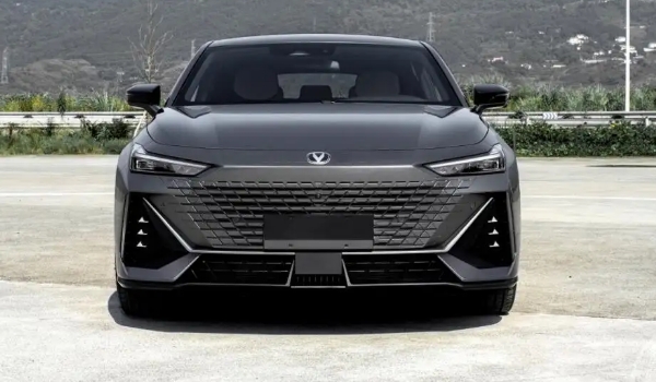 長(zhǎng)安uni-v保值率怎么樣 前五年保值率47%（二手車(chē)成交價(jià)11萬(wàn)）