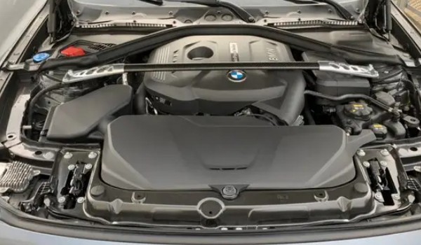 寶馬3系最值得買(mǎi)的版本 推薦320li運(yùn)動(dòng)套裝版(性?xún)r(jià)比高)