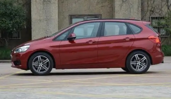 寶馬218i旅行車二手車價(jià)格，市場(chǎng)成交價(jià)12萬(wàn)起