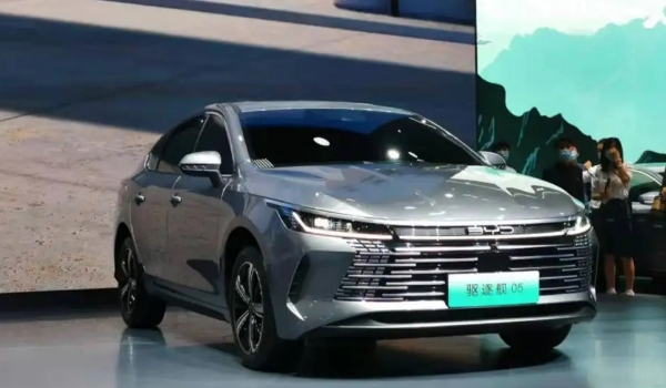 比亞迪驅(qū)逐艦05價(jià)格參數(shù)，最新款售價(jià)11萬(wàn)（發(fā)動(dòng)機(jī)最大功率110馬力）