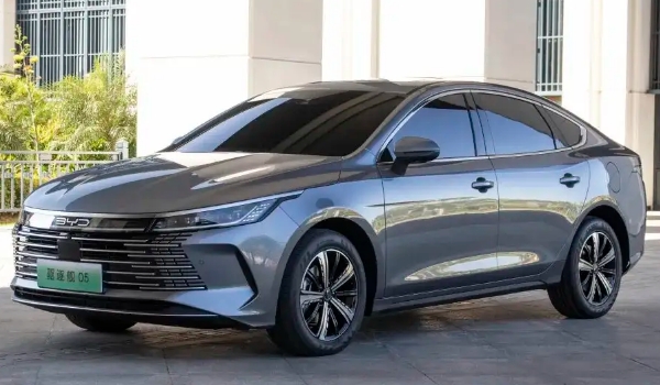 比亞迪驅(qū)逐艦05價(jià)格參數(shù)，最新款售價(jià)11萬(wàn)（發(fā)動(dòng)機(jī)最大功率110馬力）