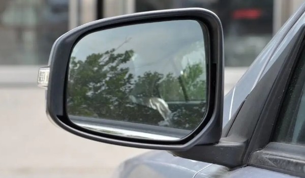 風迪思后視鏡怎么拆 僅需四個拆解步驟(避免弄壞線路)