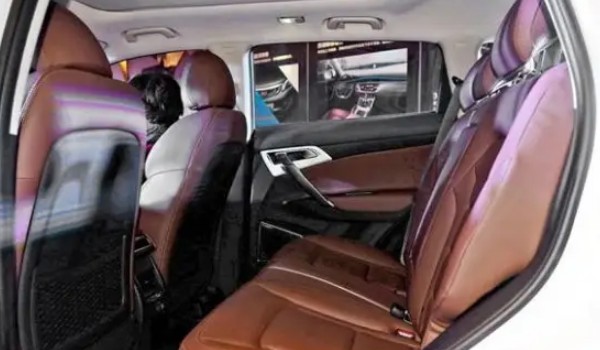 博越口碑怎么樣 動(dòng)力強(qiáng)勁(車身長(zhǎng)達(dá)4.5米)