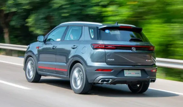 長安cs55plus和吉利博越哪個(gè)好 吉利博越配置豐富(車身長達(dá)4.5米)