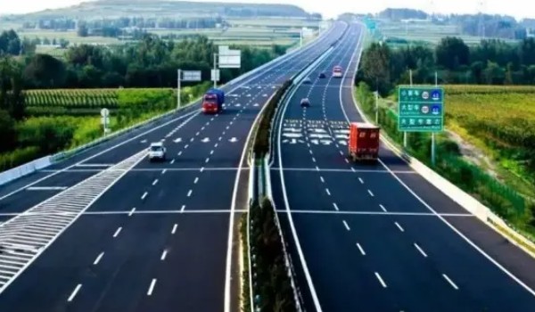 實(shí)習(xí)期上高速怎么處罰 罰款20-200元(就近駛離高速)