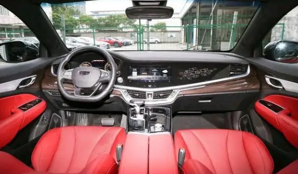 吉利博瑞口碑評價怎么樣，科技配置高級豐富（油耗實測較低）