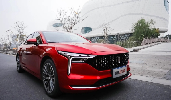 奔騰b70是進口發(fā)動機嗎，一汽集團自主研發(fā)（動力吊錘同價位日系車）