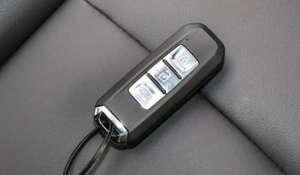 寶駿510鑰匙沒(méi)電了怎么打火啟動(dòng)，將鑰匙貼在一鍵啟動(dòng)按鈕上最快捷