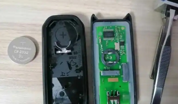 寶駿510鑰匙沒(méi)電了怎么打火啟動(dòng)，將鑰匙貼在一鍵啟動(dòng)按鈕上最快捷