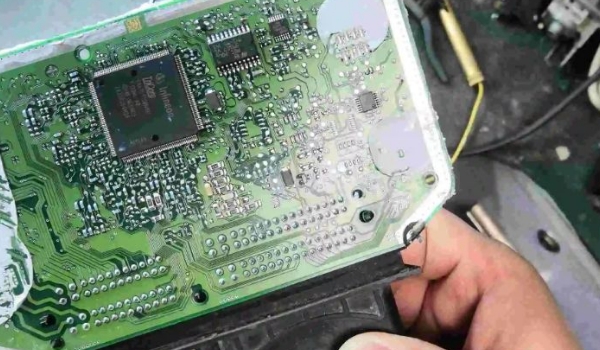 epc燈亮是什么故障，發(fā)動機電子穩(wěn)定系統(tǒng)故障