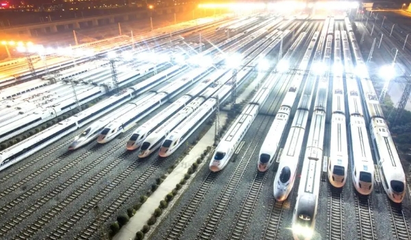 動車和高鐵有什么區(qū)別，有四個明顯的區(qū)別（車次/速度/鐵軌/行駛要求）