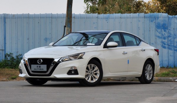 日產(chǎn)天籟2021新款2.0舒適版落地價(jià) 2021款舒適版落地17萬(wàn)