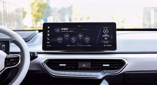 吉利電動汽車5萬左右，續(xù)航322km充電半小時