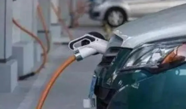 插電混動(dòng)好還是油電混動(dòng)好，插電混動(dòng)油耗更低（油電混動(dòng)更便利）