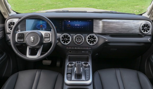 坦克300油耗 百公里油耗實(shí)測12.8L(一公里消耗1.1元)