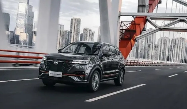 長安cs55plus藍鯨版2021款怎么樣，動力加速強勁（尺寸參數(shù)偏小）