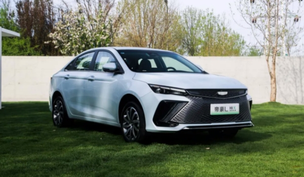 吉利帝豪l雷神hix油電混動版價格 新車在售指導(dǎo)價格12.98到14.58萬元