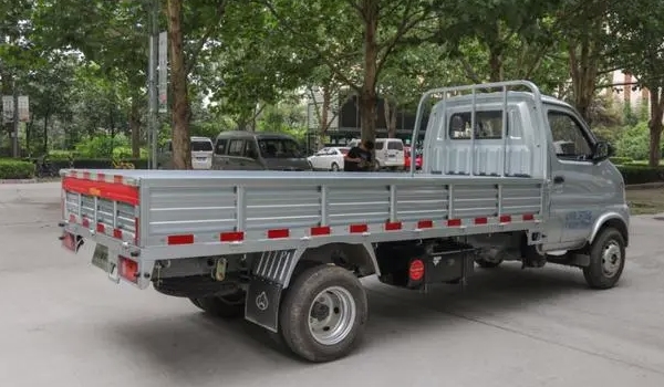 長安神騏t20加長版價格 廠商指導(dǎo)價格5.95萬元（1.5/1.6L發(fā)動機(jī) 油耗低）